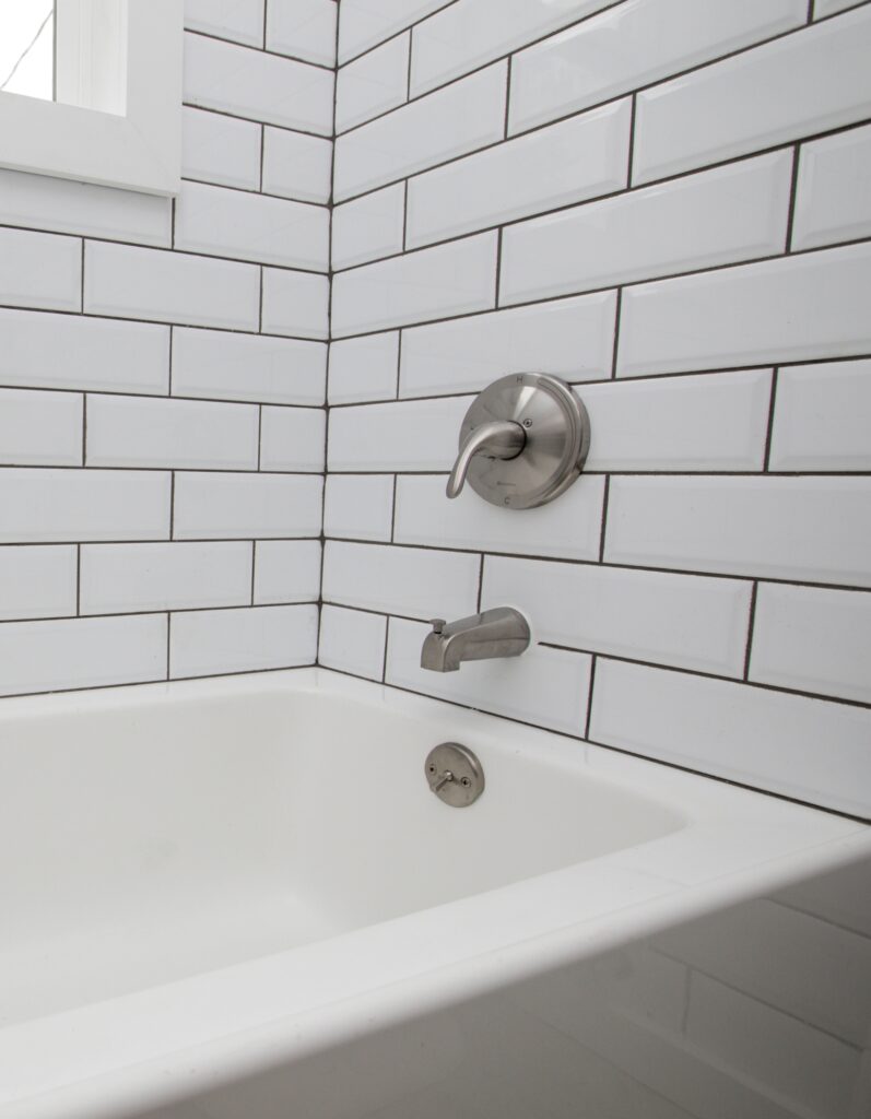 DM Interior Remodeling Bathtub Tile